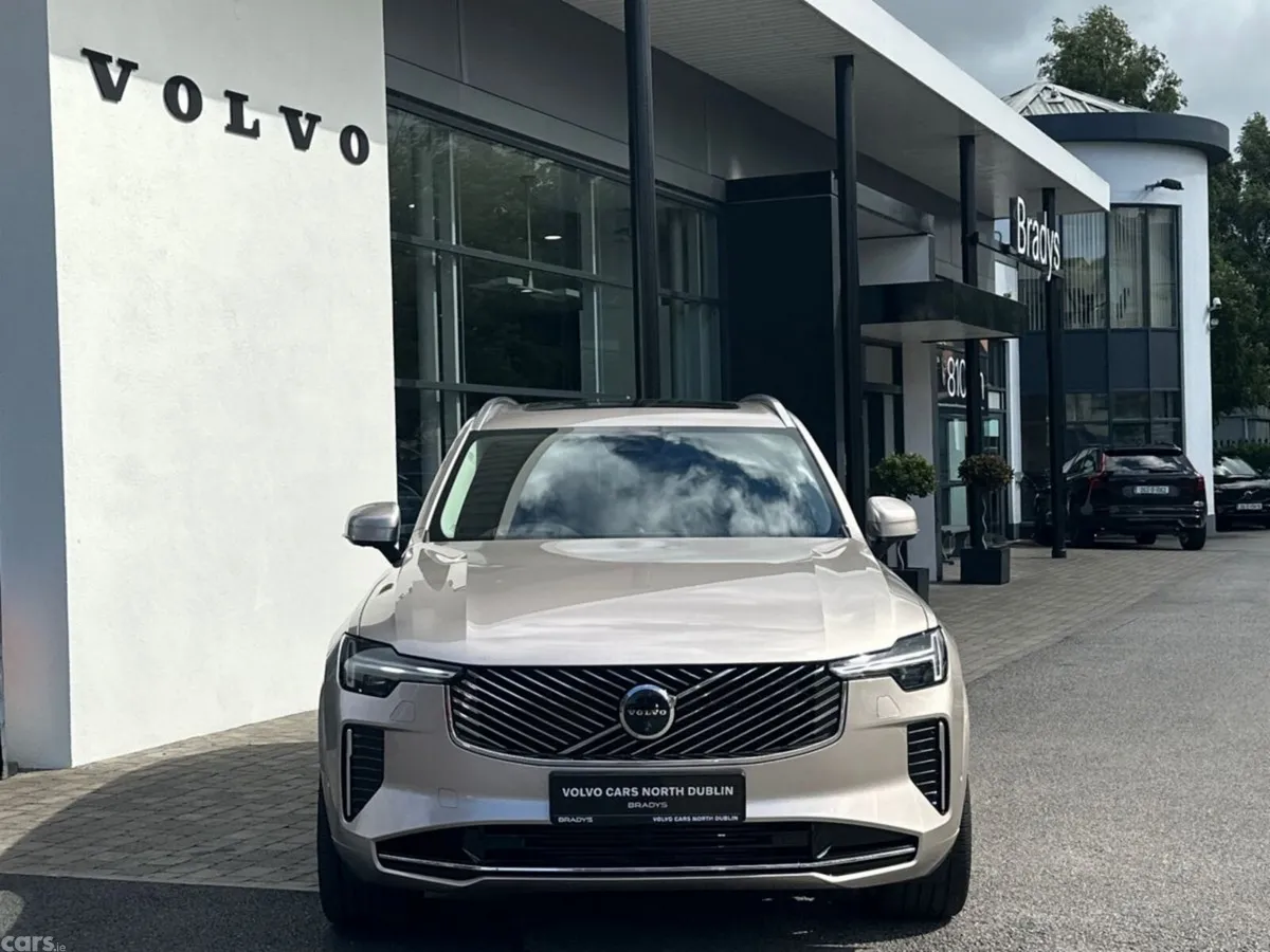 Volvo XC90 SUV, Petrol Plug-in Hybrid, 2025, Gold