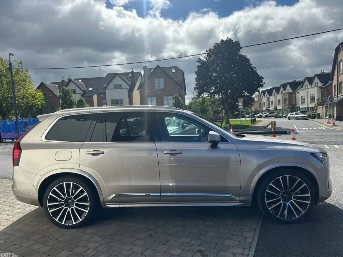 Volvo XC90 SUV, Petrol Plug-in Hybrid, 2025, Gold