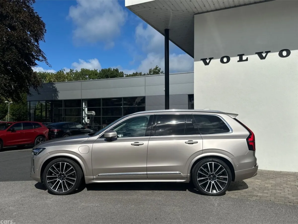 Volvo XC90 SUV, Petrol Plug-in Hybrid, 2025, Gold