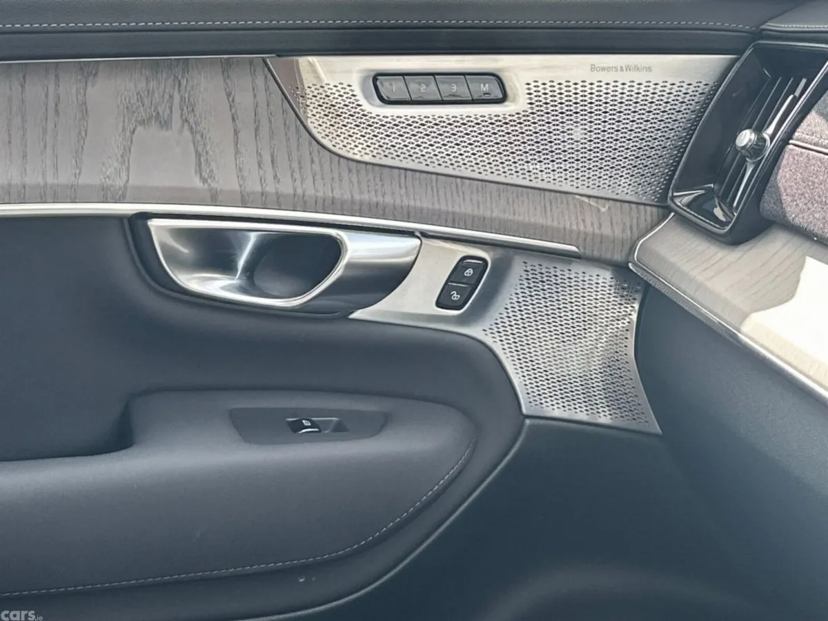 Volvo XC90 SUV, Petrol Plug-in Hybrid, 2025, Gold