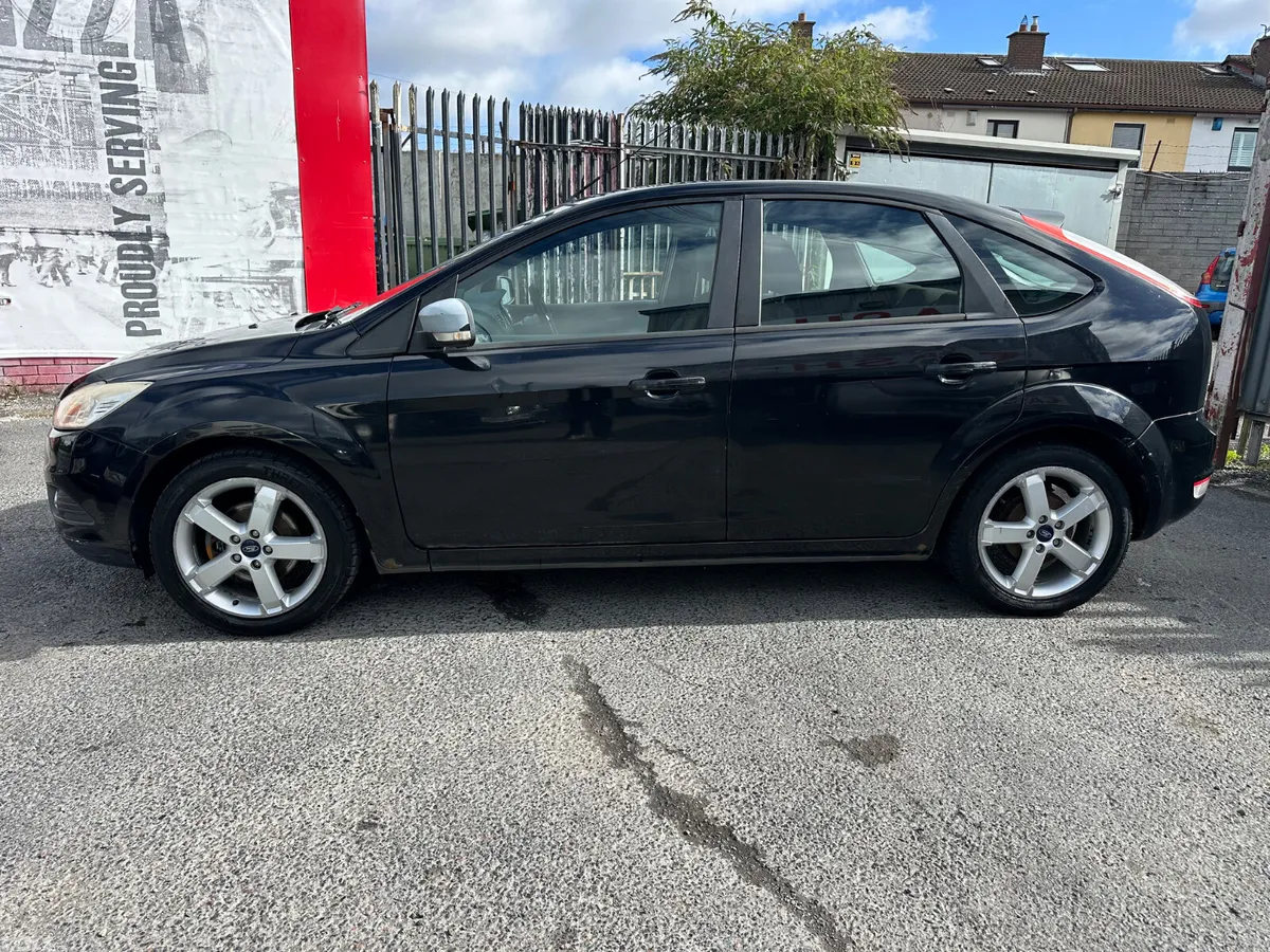Ford Focus Hatchback, Petrol, 2009, Black