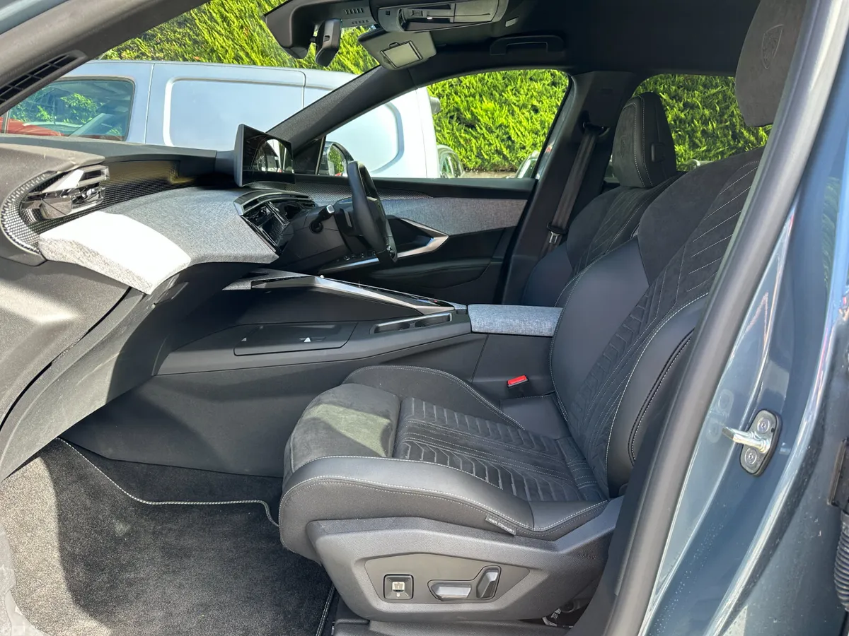 Peugeot 5008 MPV, Petrol, 2026, Blue