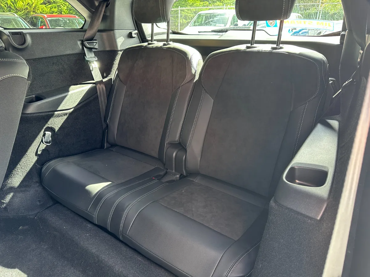 Peugeot 5008 MPV, Petrol, 2026, Blue
