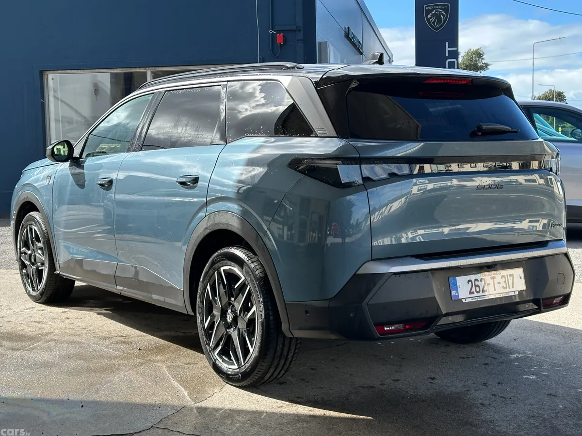 Peugeot 5008 MPV, Petrol, 2026, Blue