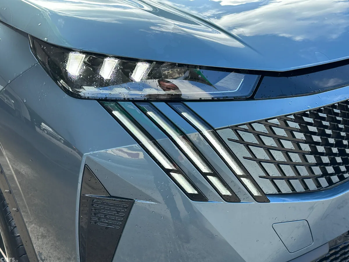 Peugeot 5008 MPV, Petrol, 2026, Blue