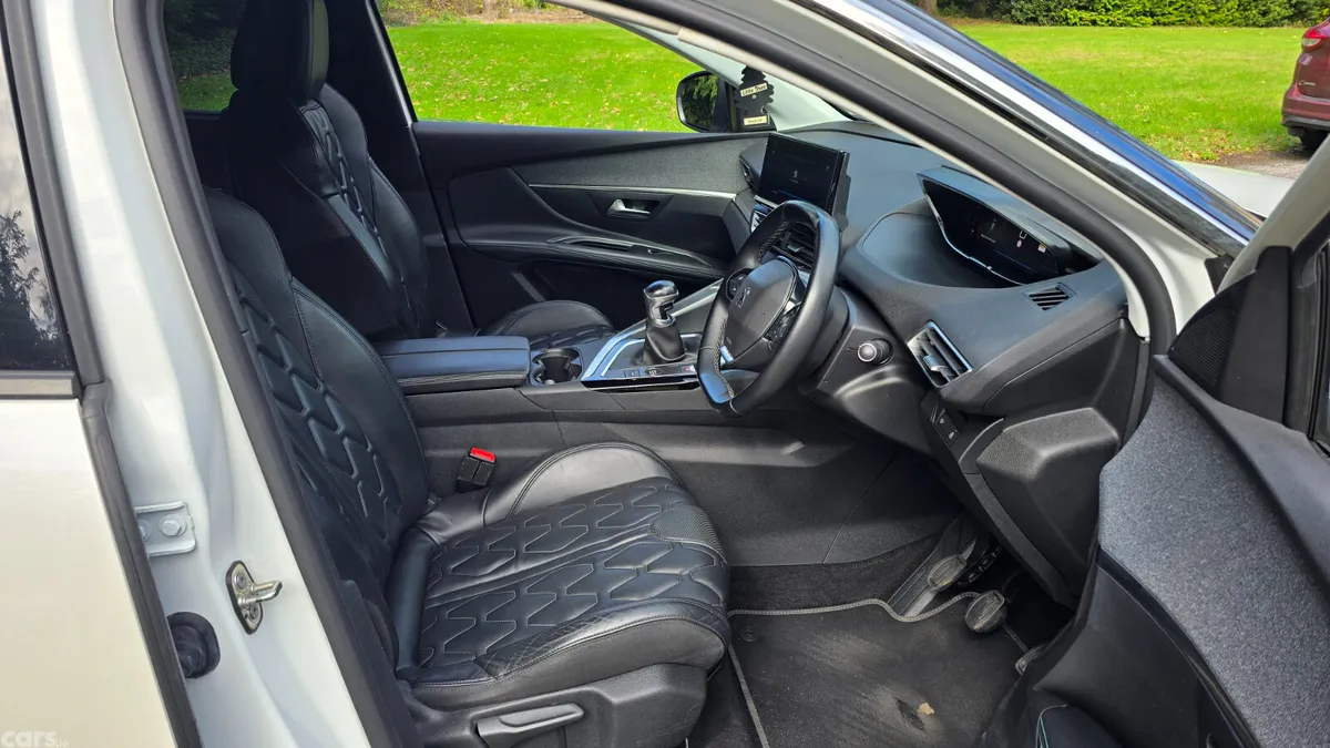 Peugeot 5008 MPV, Diesel, 2021, White