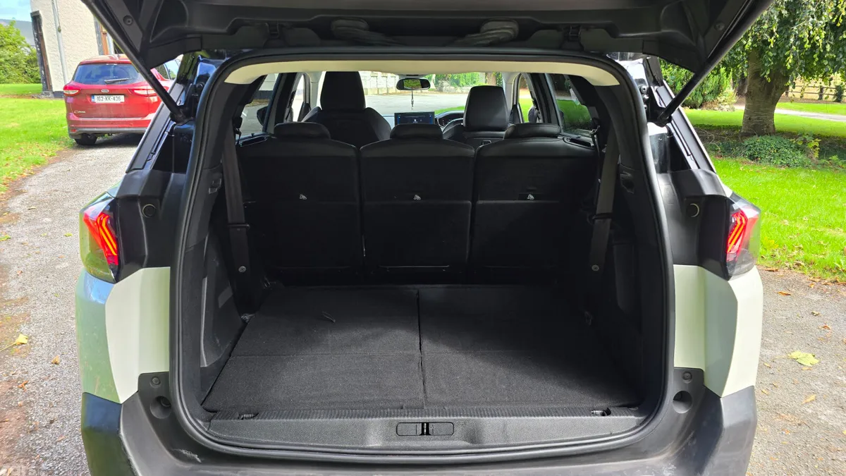 Peugeot 5008 MPV, Diesel, 2021, White