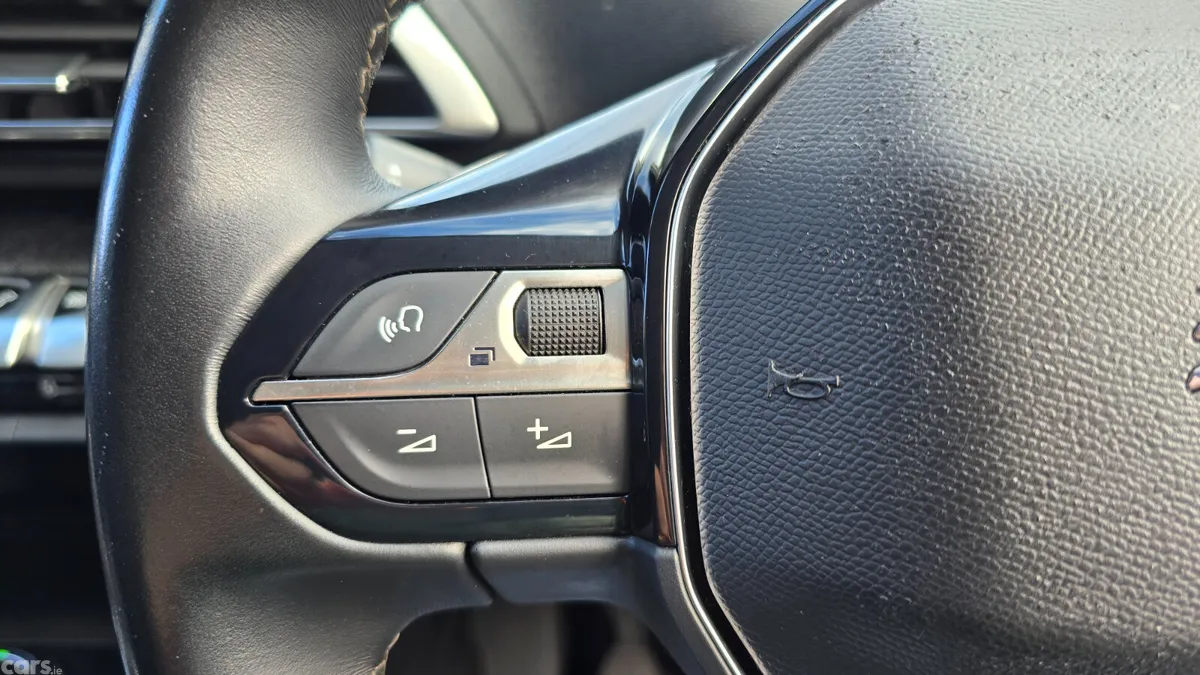 Peugeot 5008 MPV, Diesel, 2021, White