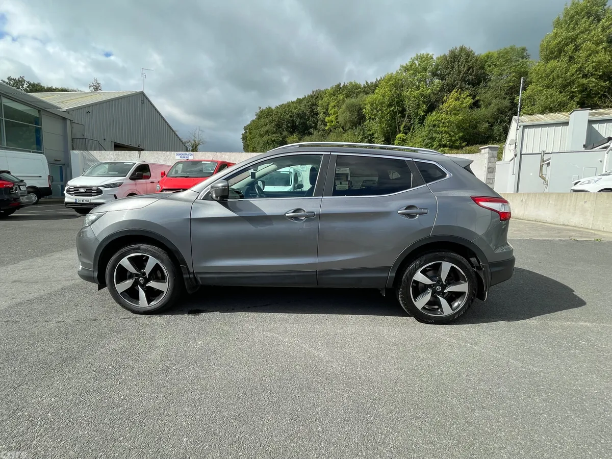 Nissan Qashqai SUV, Diesel, 2017, Grey