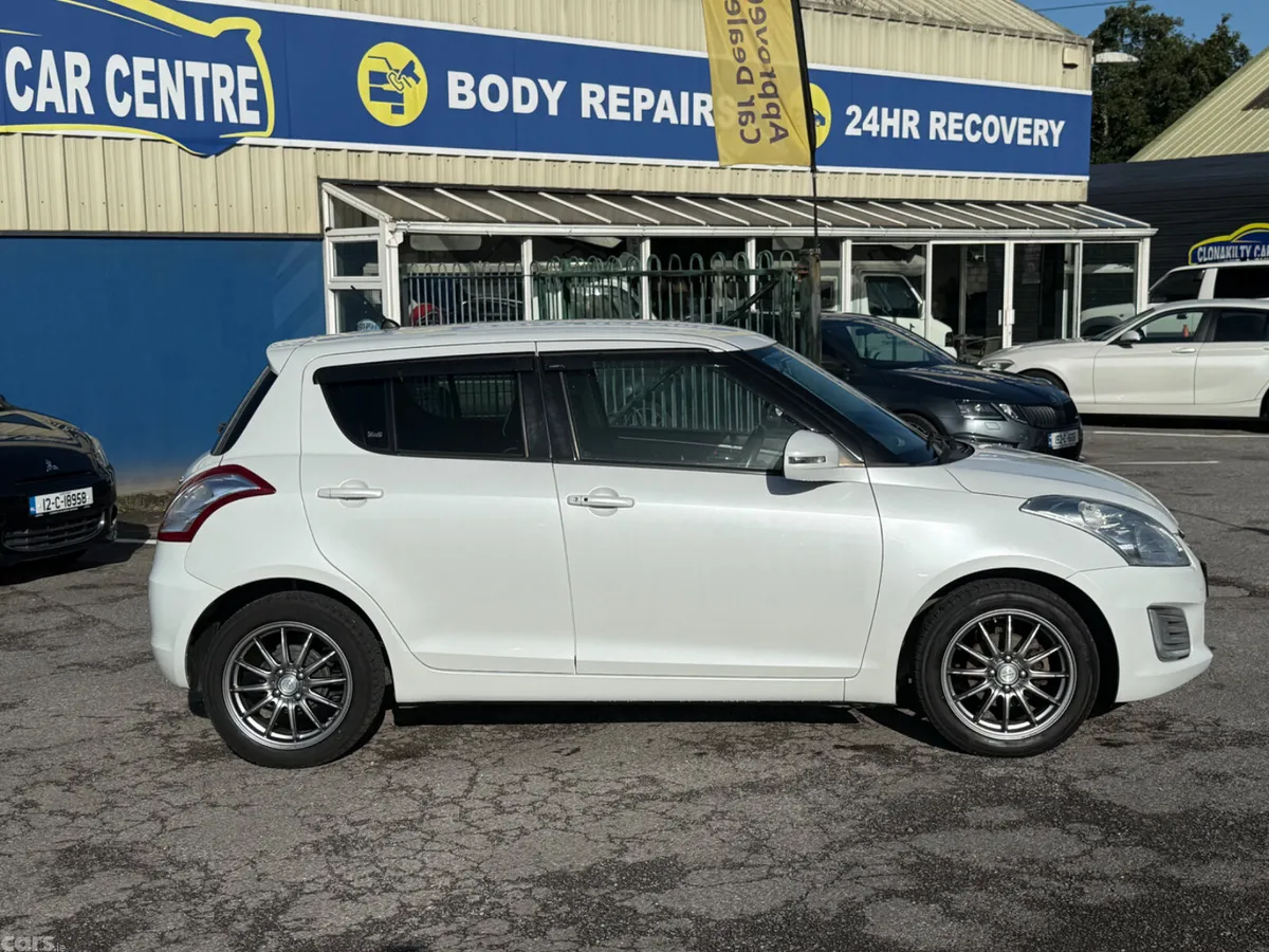 Suzuki Swift Hatchback, Petrol, 2015, White