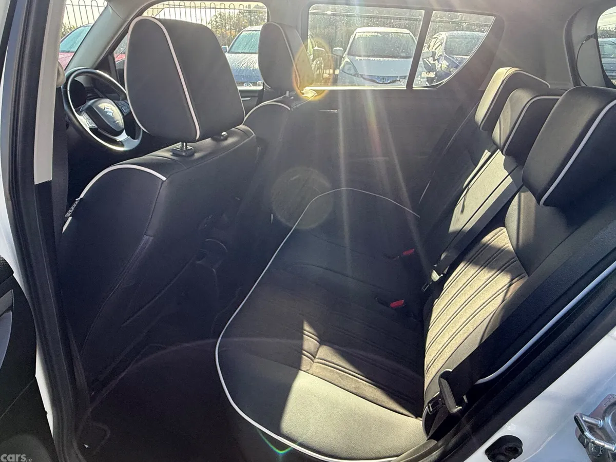 Suzuki Swift Hatchback, Petrol, 2015, White