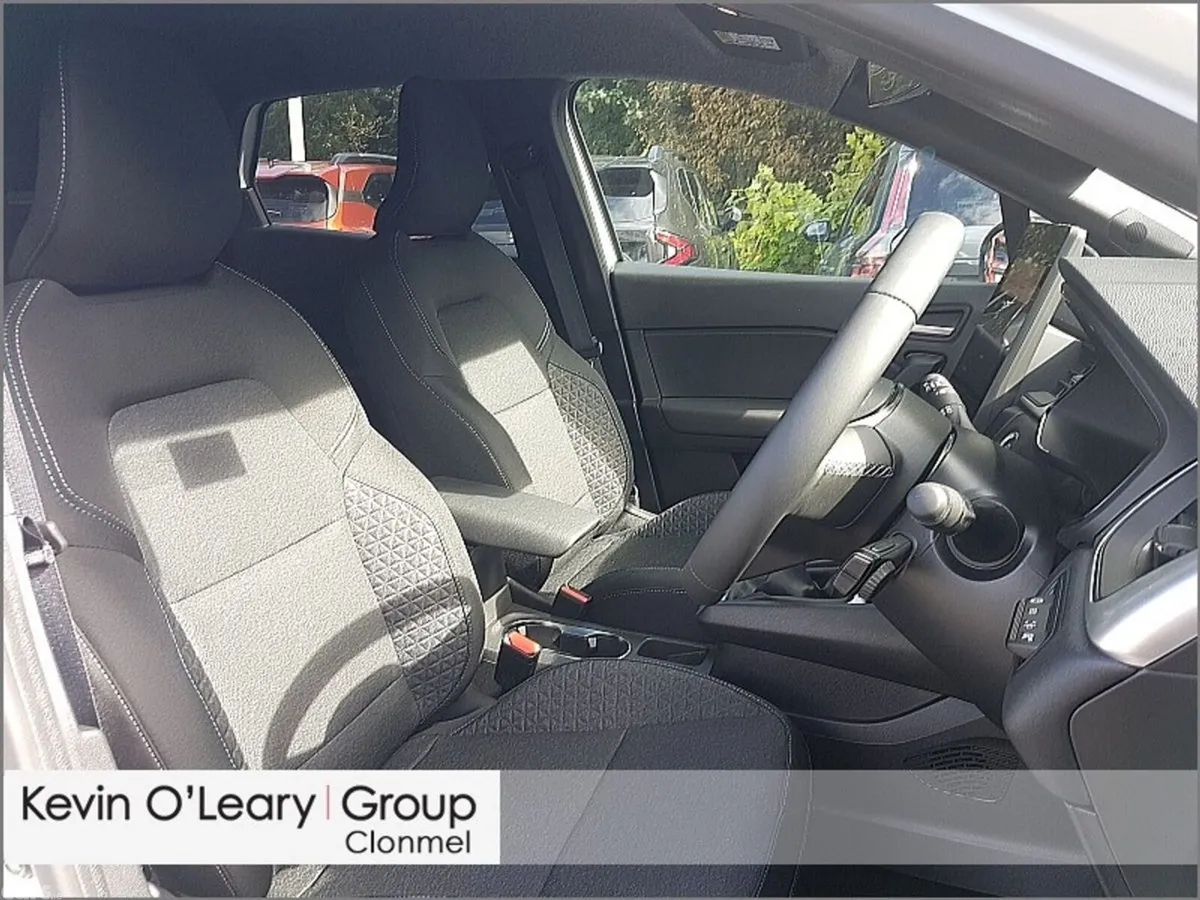 Renault Captur Hatchback, Petrol, 2026, White