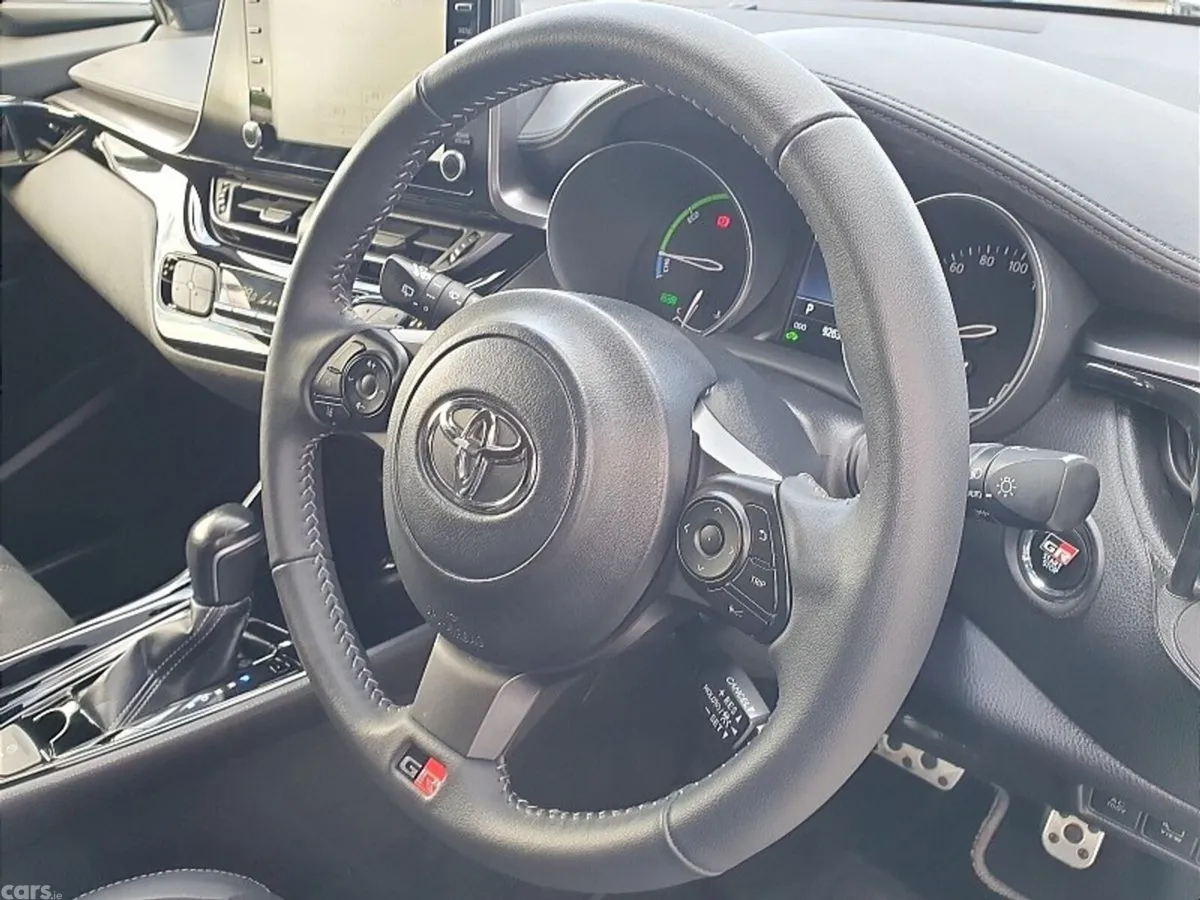 Toyota C-HR SUV, Petrol Hybrid, 2020, White
