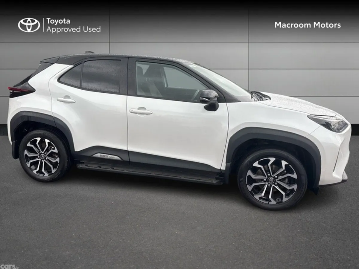 Toyota Yaris Cross Hatchback, Petrol Hybrid, 2021, White