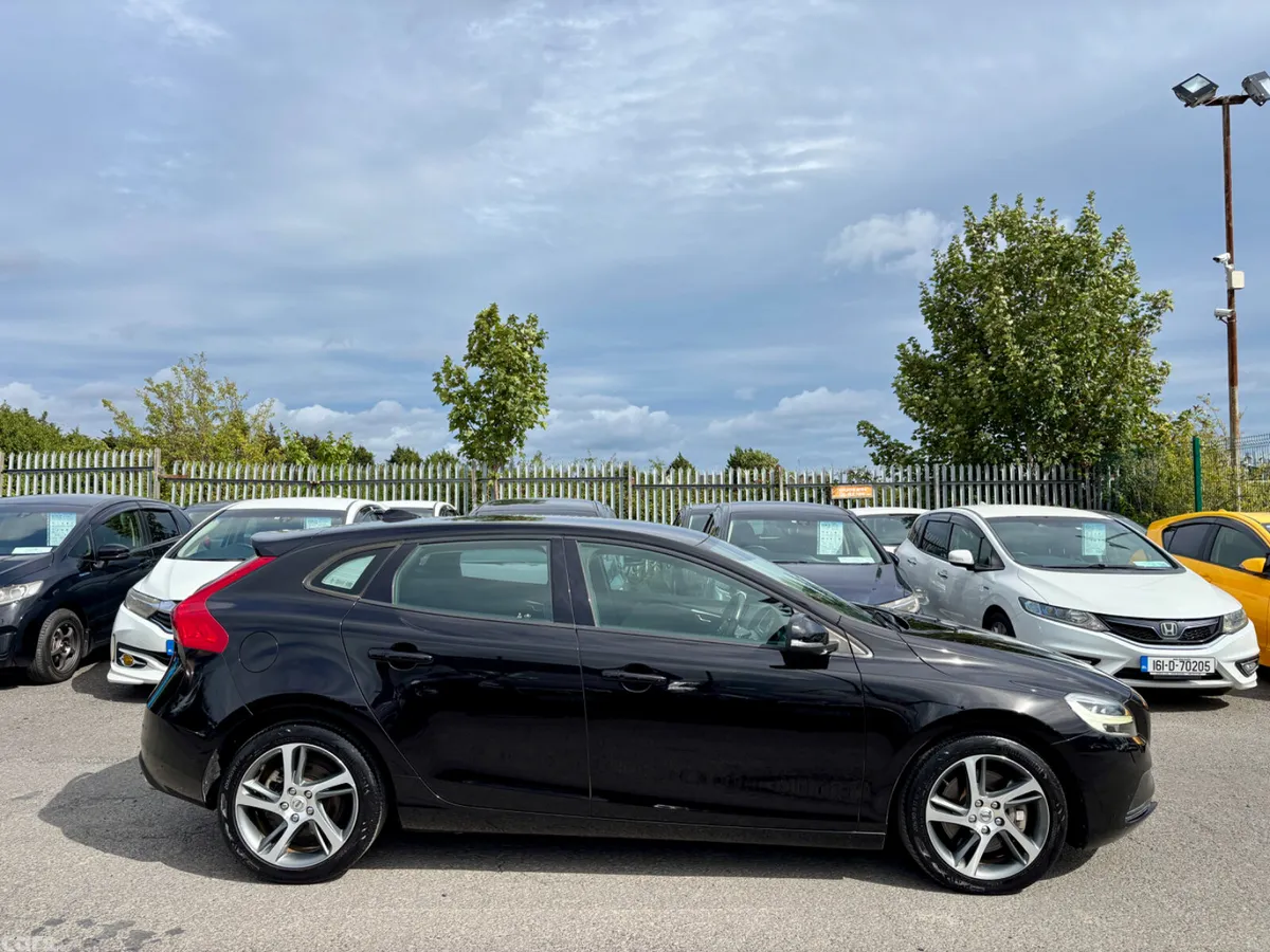 Volvo V40 Hatchback, Diesel, 2018, Black