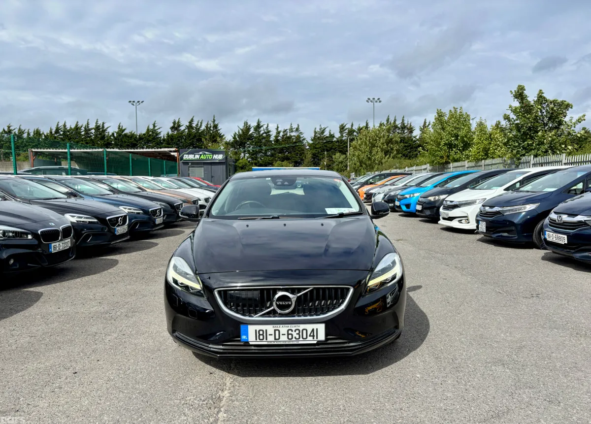 Volvo V40 Hatchback, Diesel, 2018, Black