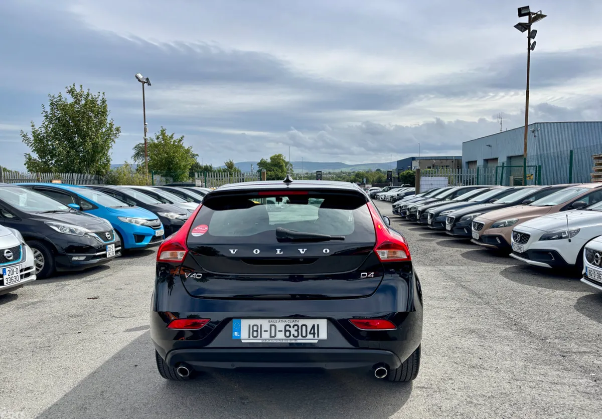 Volvo V40 Hatchback, Diesel, 2018, Black