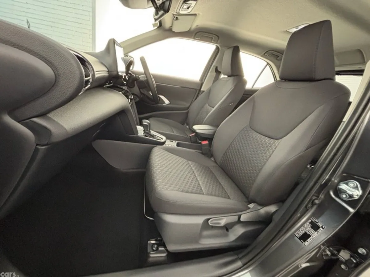 Toyota Yaris Cross Hatchback, Petrol Hybrid, 2026, Grey