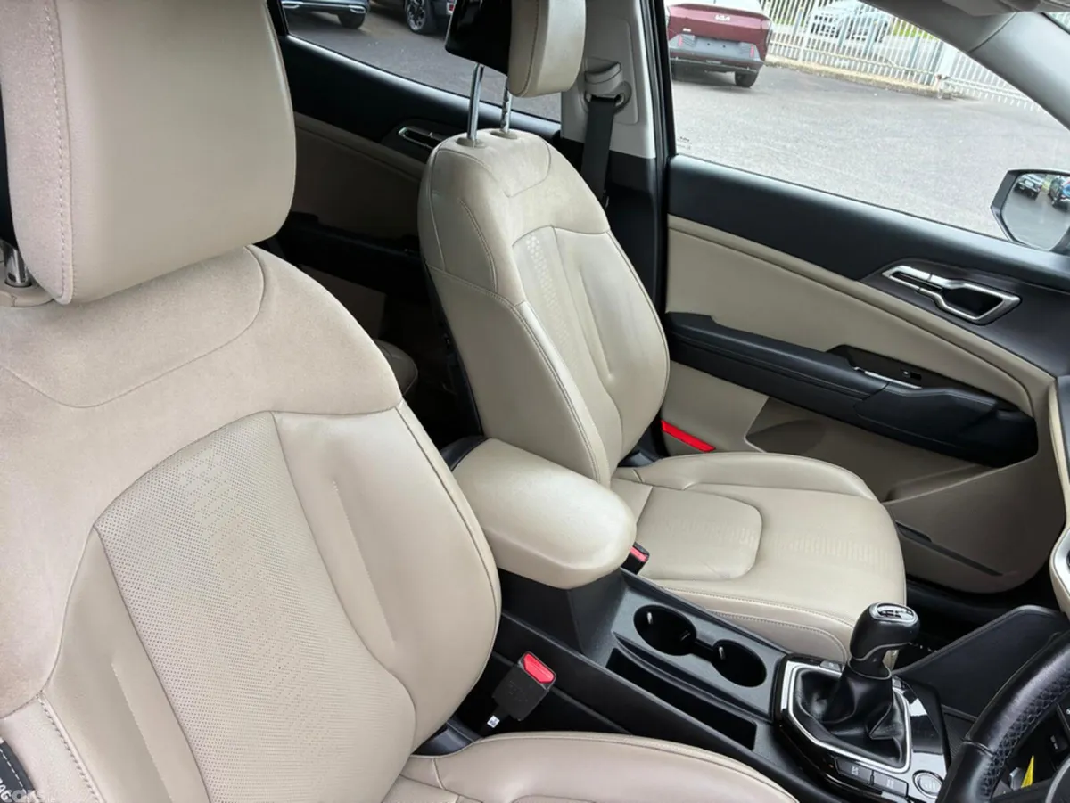 Kia Sportage MPV, Diesel Hybrid, 2023, Grey