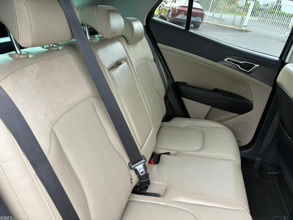 Kia Sportage MPV, Diesel Hybrid, 2023, Grey
