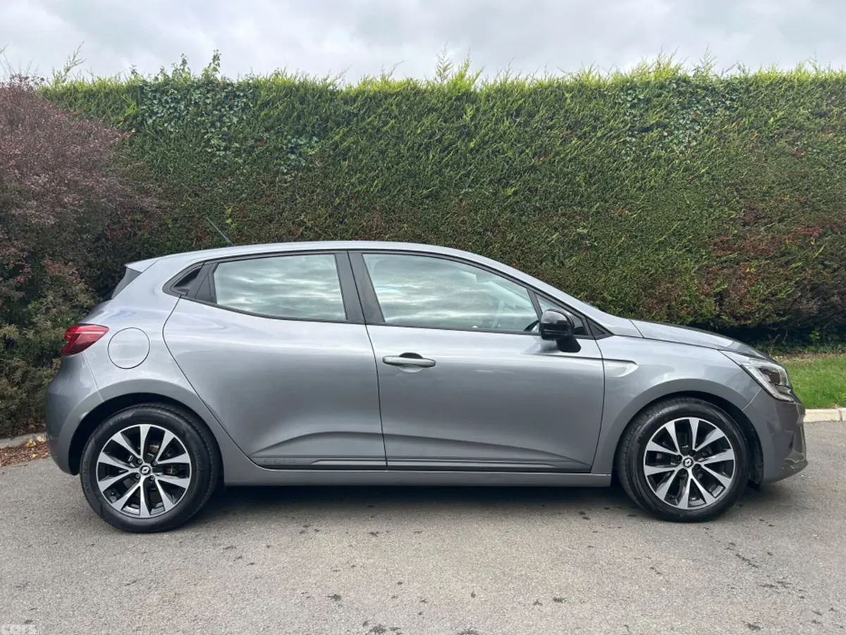 Renault Clio Hatchback, Petrol, 2023, Grey