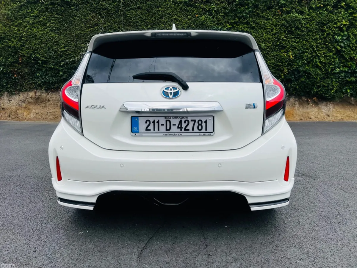 Toyota Aqua Hatchback, Petrol Hybrid, 2021, White