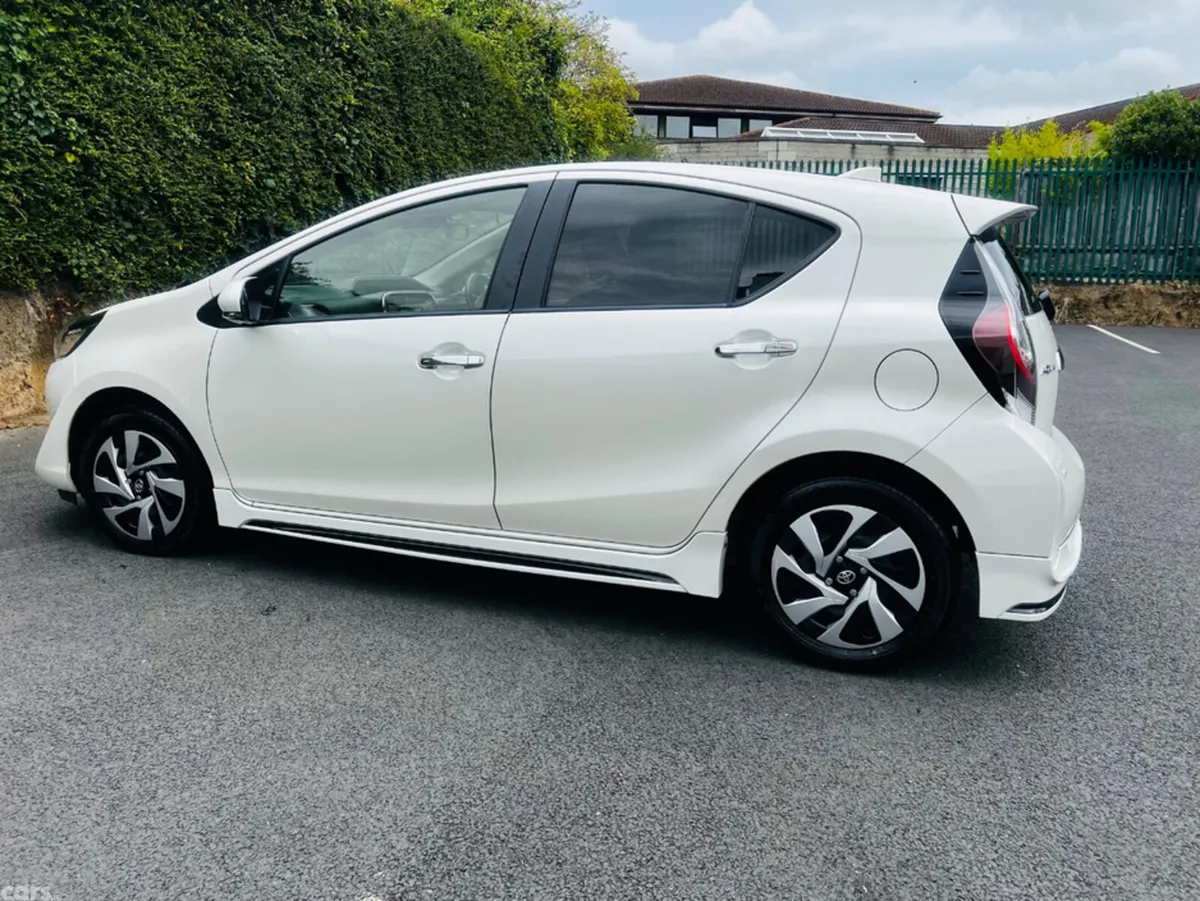 Toyota Aqua Hatchback, Petrol Hybrid, 2021, White