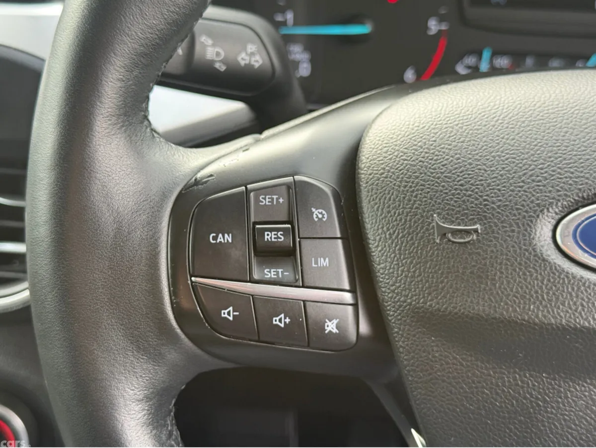 Ford Focus Hatchback, Diesel, 2020, Red