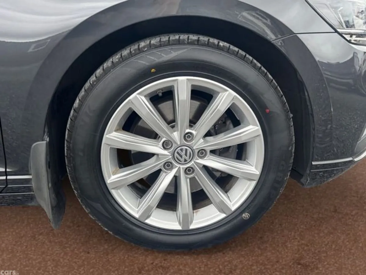 Volkswagen Passat Saloon, Diesel, 2020, Grey