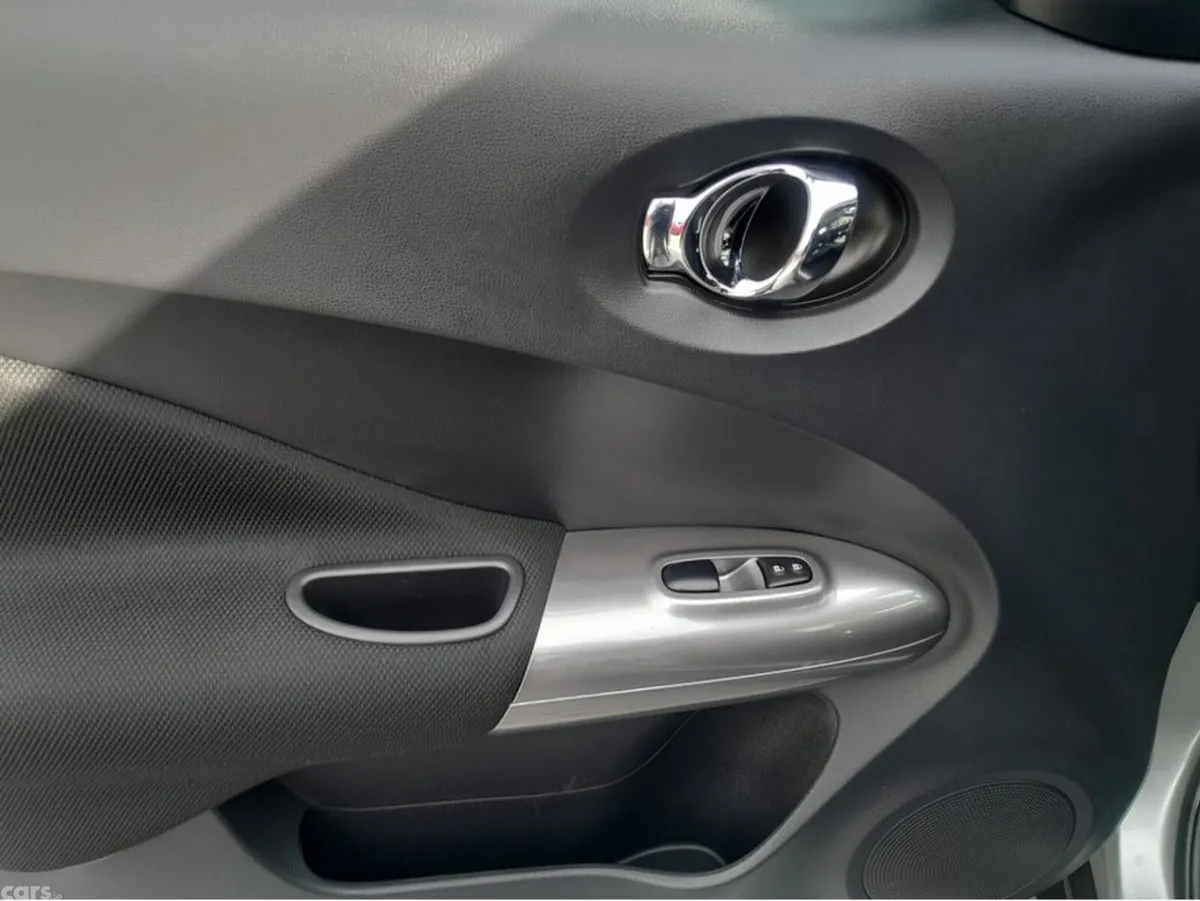 Nissan Juke Hatchback, Petrol, 2015, Silver