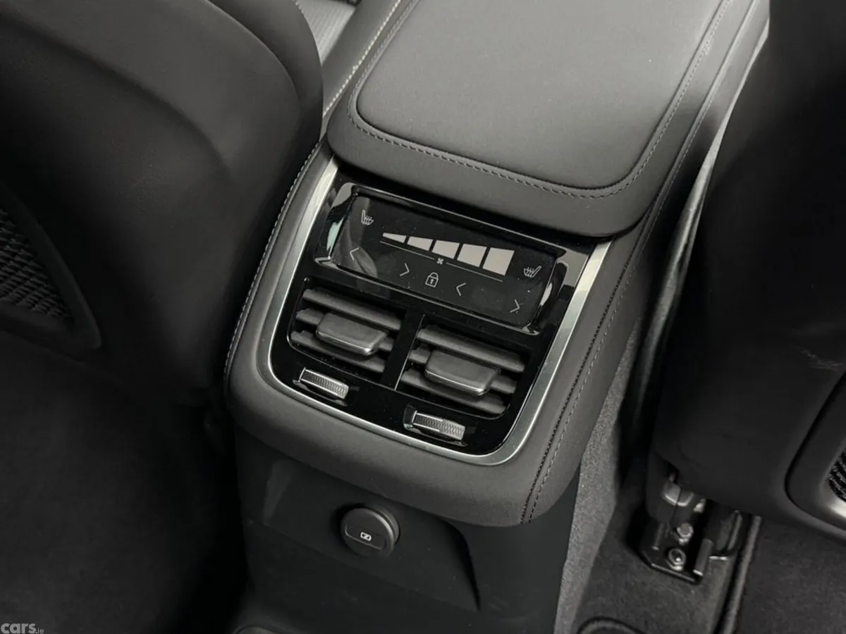 Volvo XC90 SUV, Petrol Plug-in Hybrid, 2026, Grey