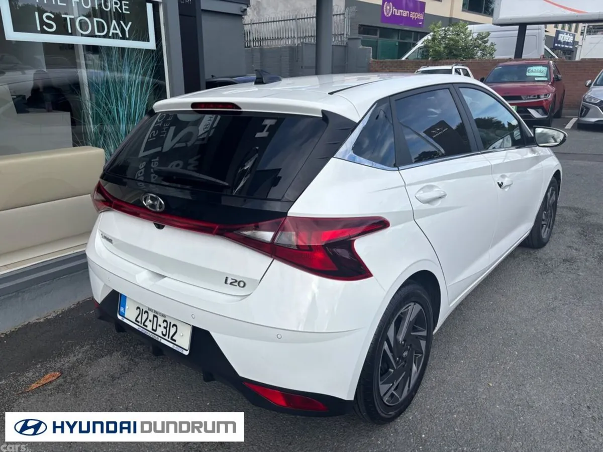 Hyundai i20 Hatchback, Petrol, 2021, White
