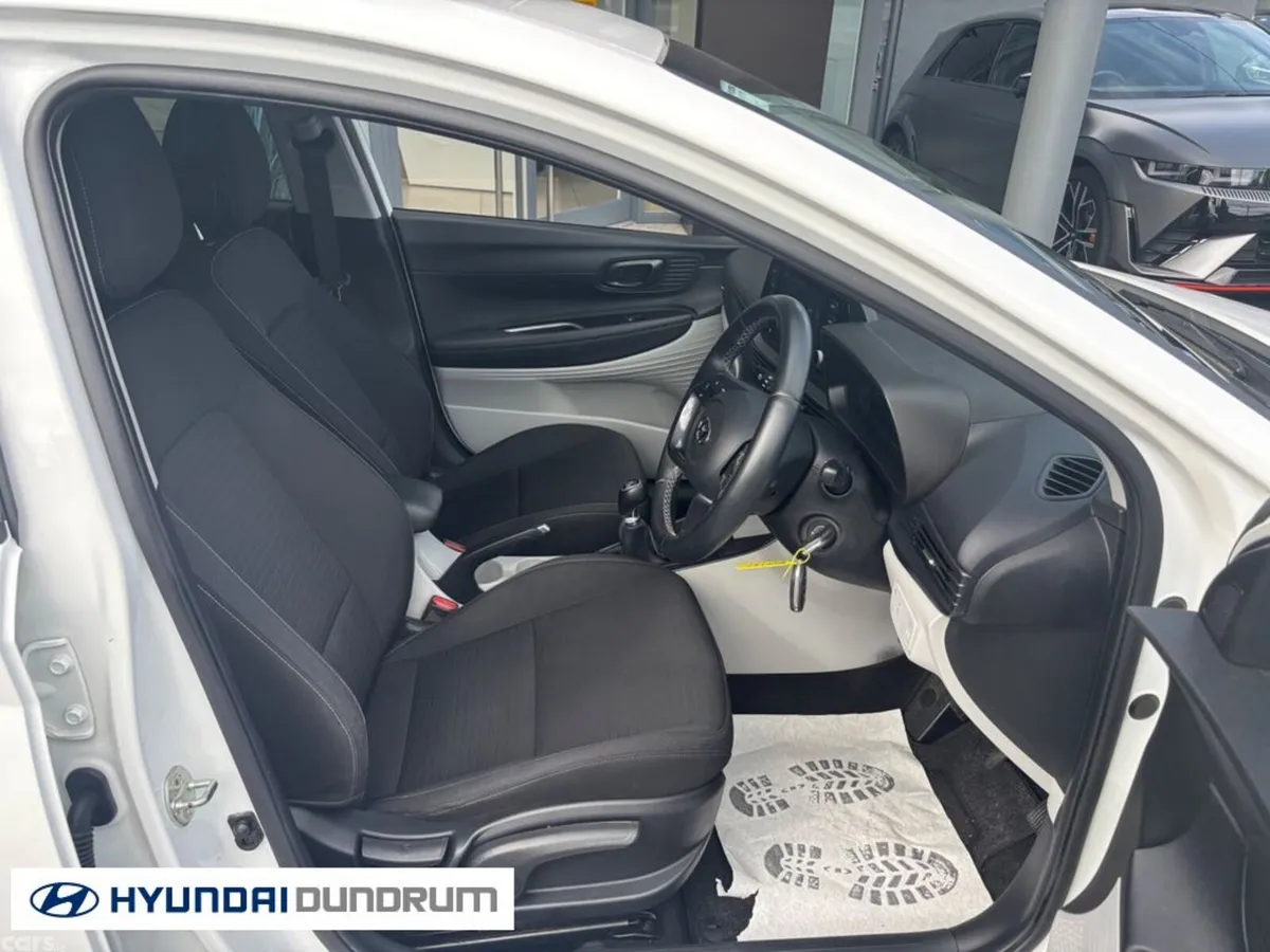 Hyundai i20 Hatchback, Petrol, 2021, White