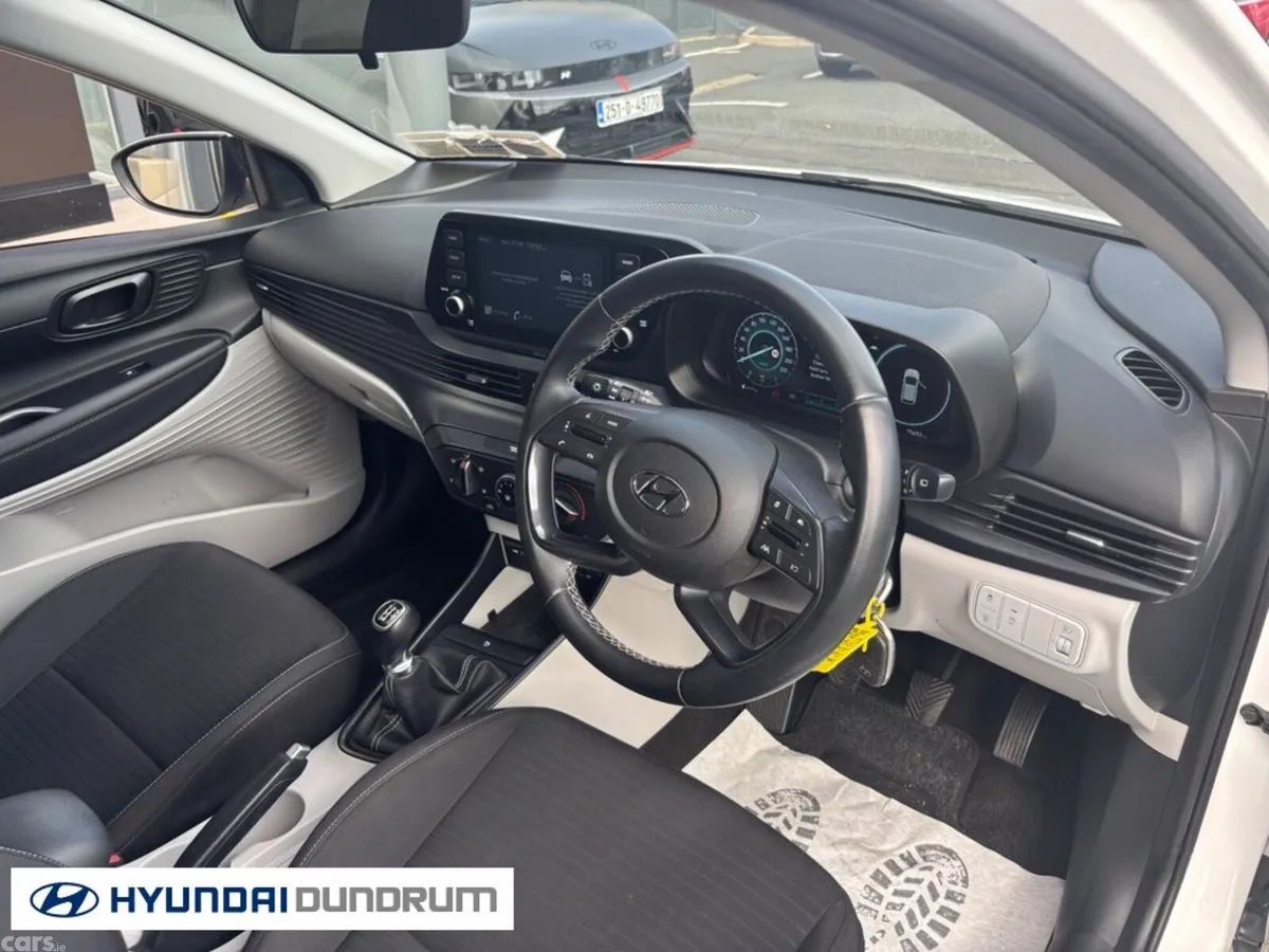 Hyundai i20 Hatchback, Petrol, 2021, White