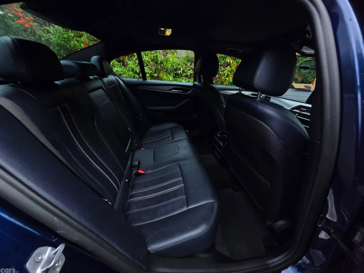 BMW 5-Series Saloon, Petrol Plug-in Hybrid, 2018, Blue