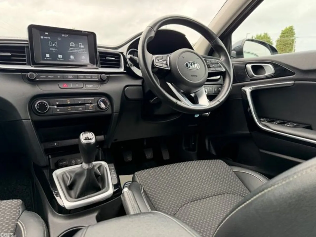 Kia Ceed Hatchback, Petrol, 2019, Blue