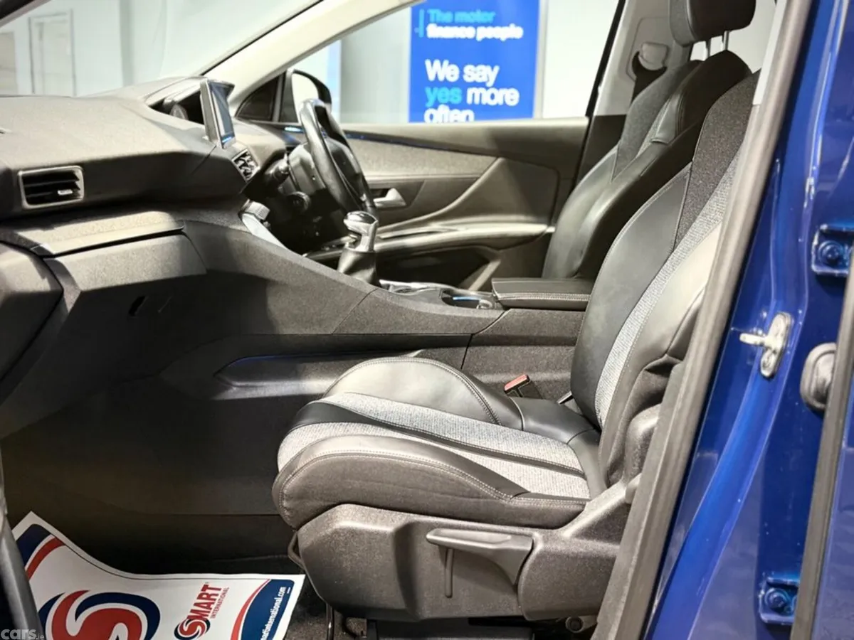 Peugeot 3008 MPV, Petrol, 2018, Blue