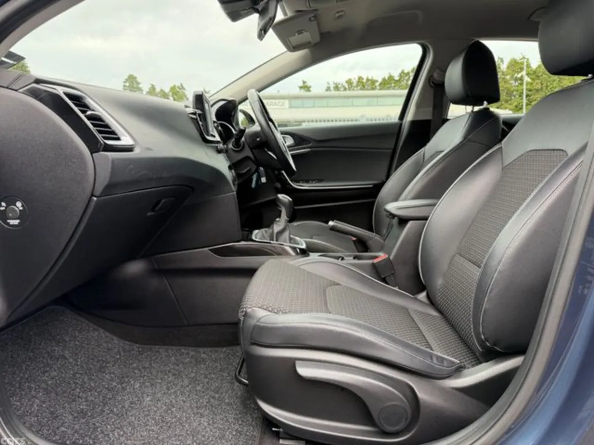 Kia Ceed Hatchback, Petrol, 2019, Blue