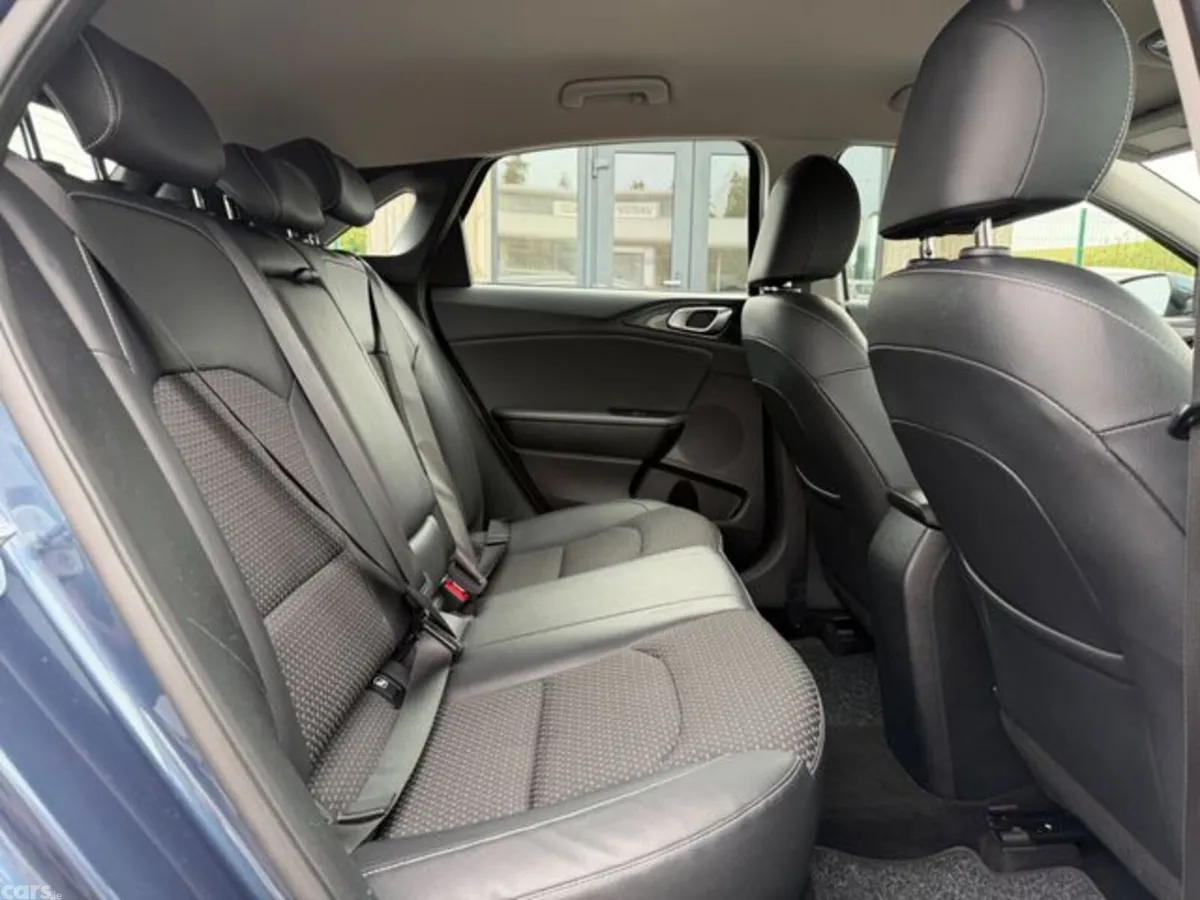 Kia Ceed Hatchback, Petrol, 2019, Blue