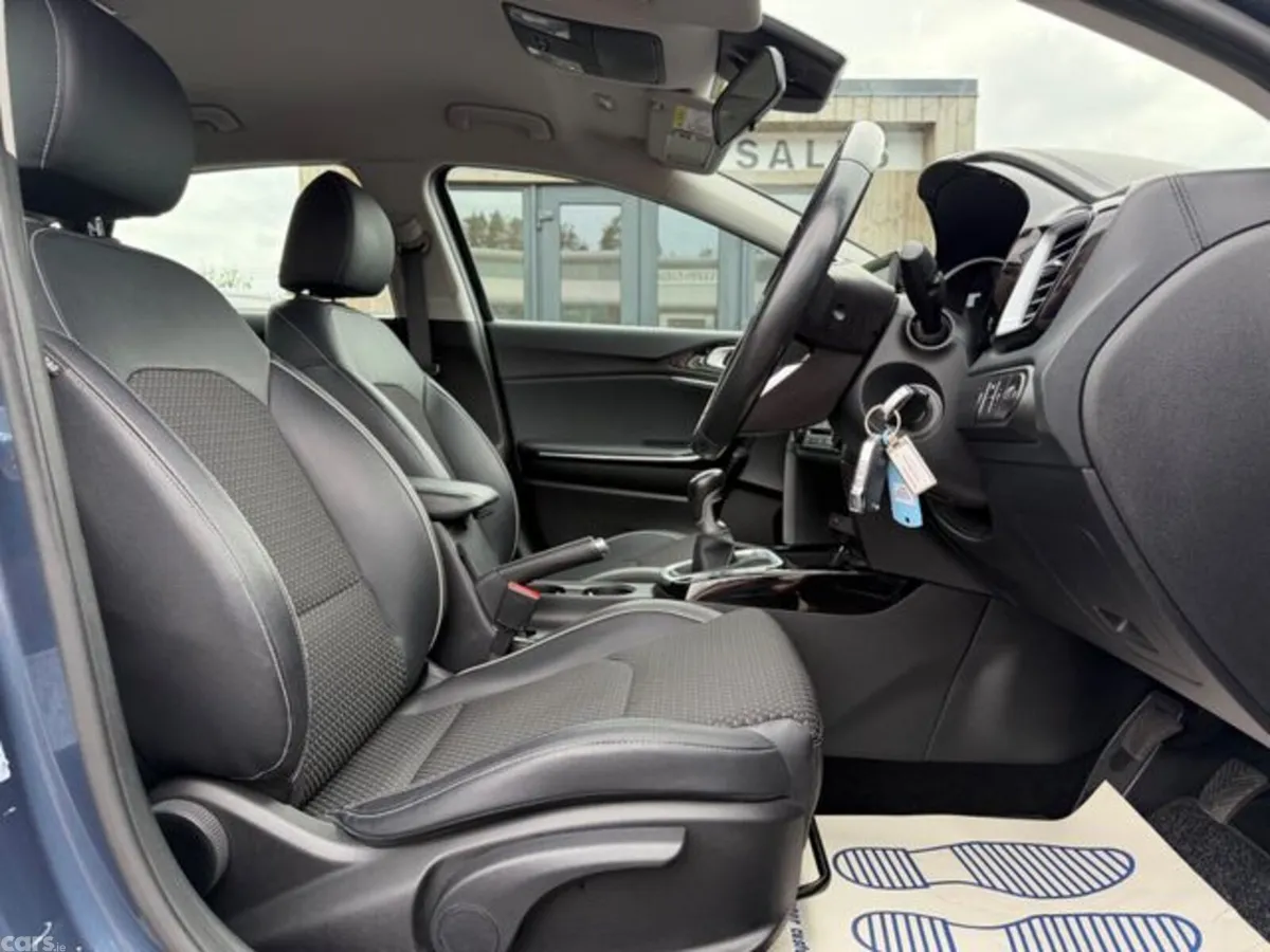Kia Ceed Hatchback, Petrol, 2019, Blue