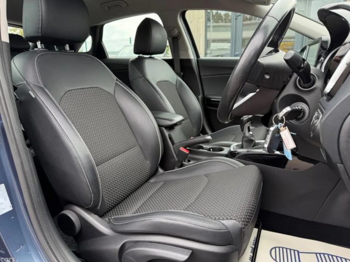 Kia Ceed Hatchback, Petrol, 2019, Blue