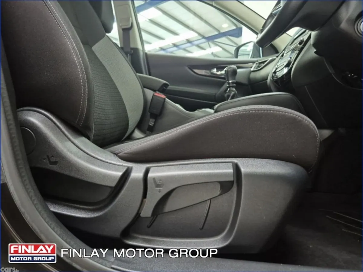 Nissan Qashqai Hatchback, Diesel, 2018, Black