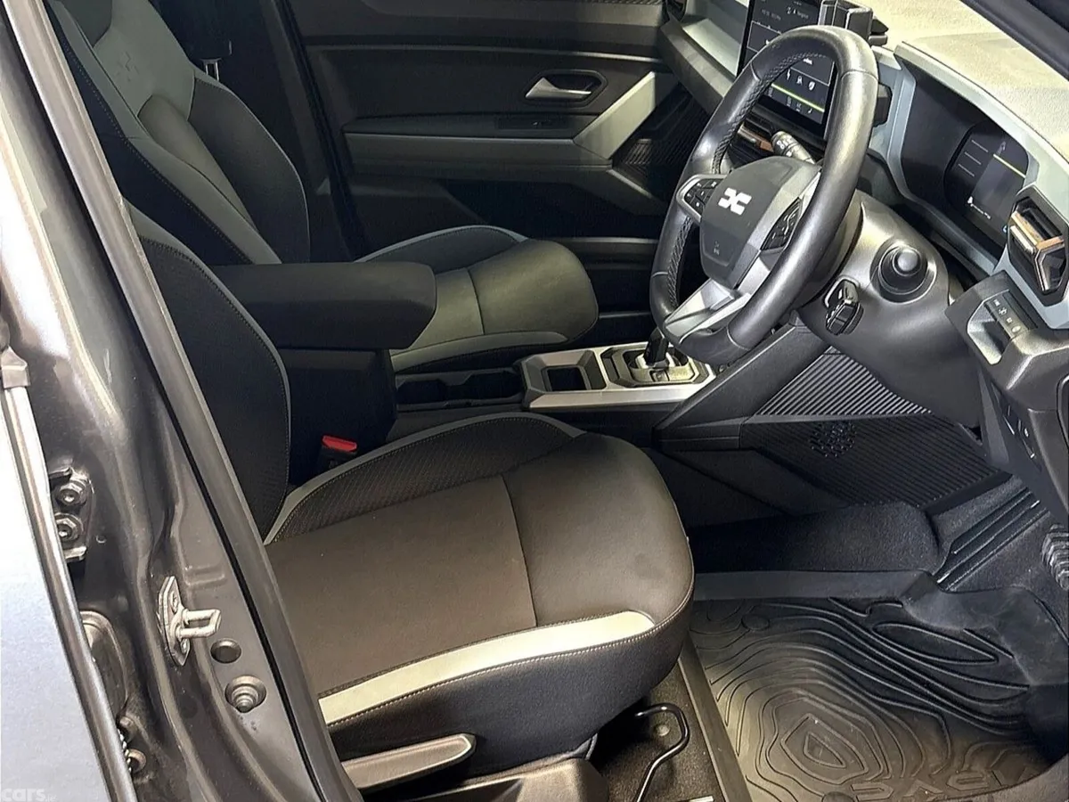 Dacia Duster SUV, Petrol Hybrid, 2026, Grey
