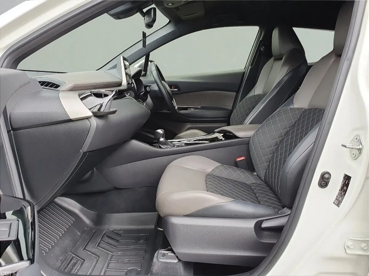 Toyota C-HR SUV, Petrol Hybrid, 2019, White