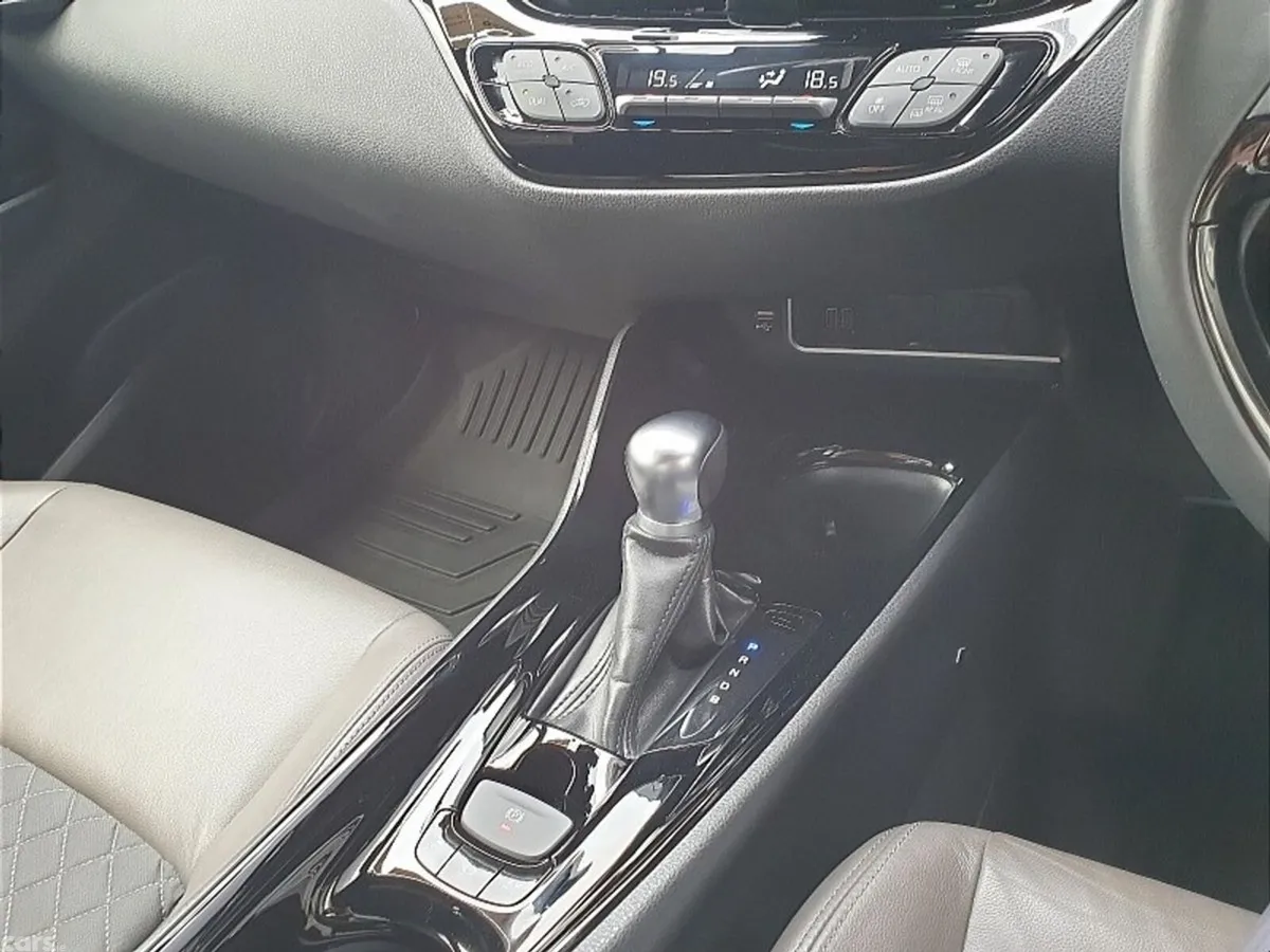 Toyota C-HR SUV, Petrol Hybrid, 2019, White