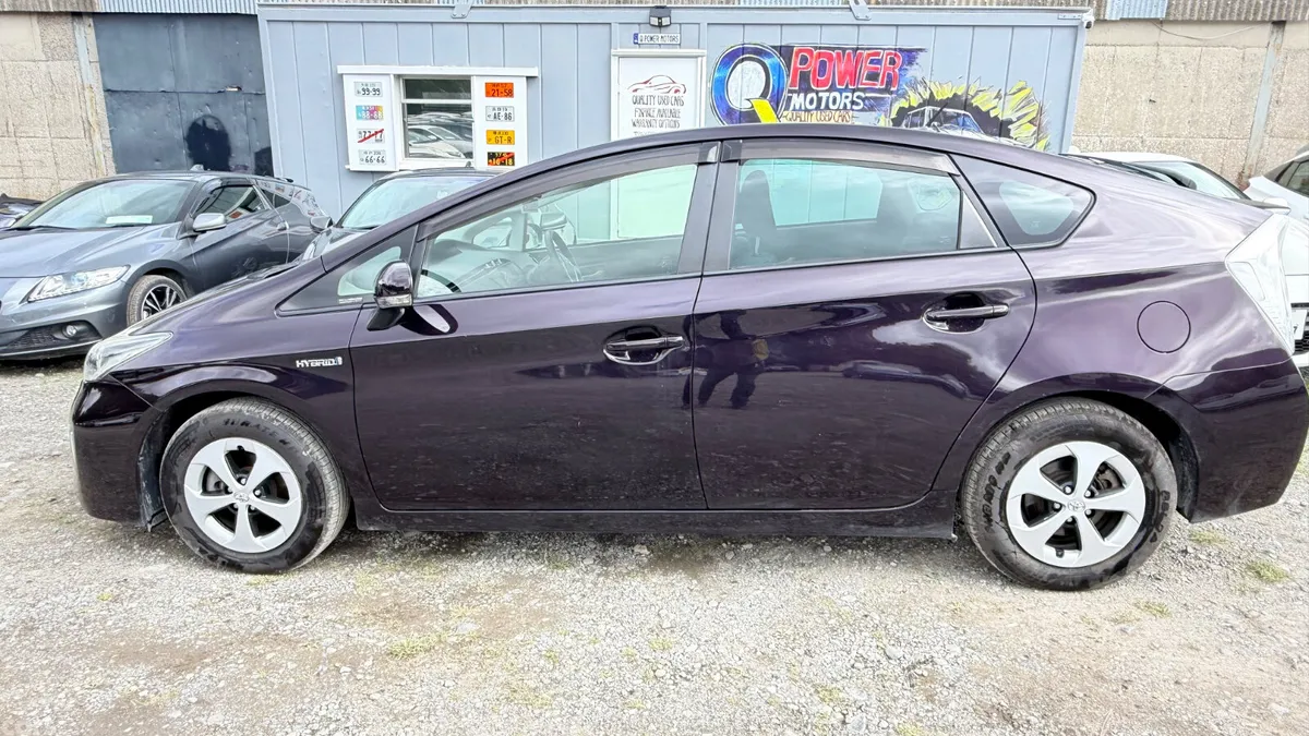 Toyota Prius Hatchback, Petrol Hybrid, 2015, Purple
