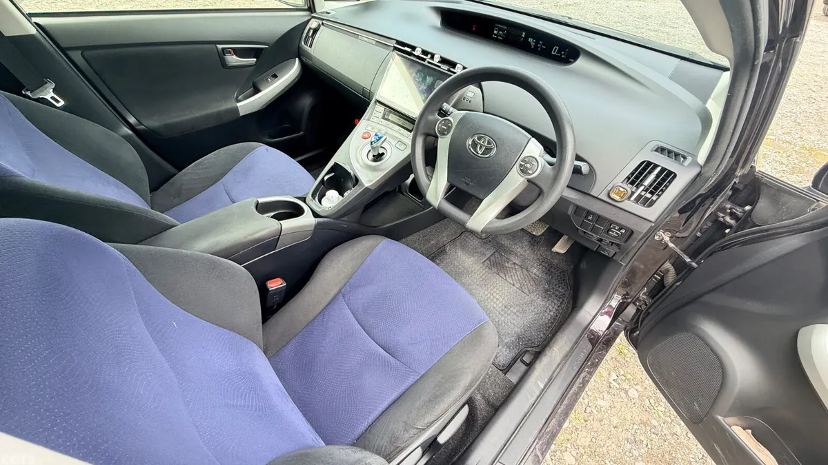Toyota Prius Hatchback, Petrol Hybrid, 2015, Purple