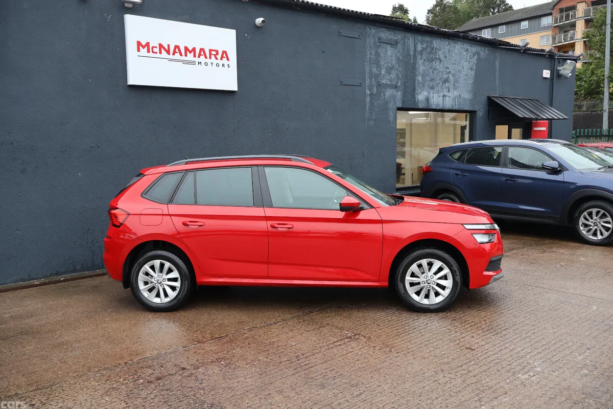 Skoda Kamiq Hatchback, Petrol, 2023, Red