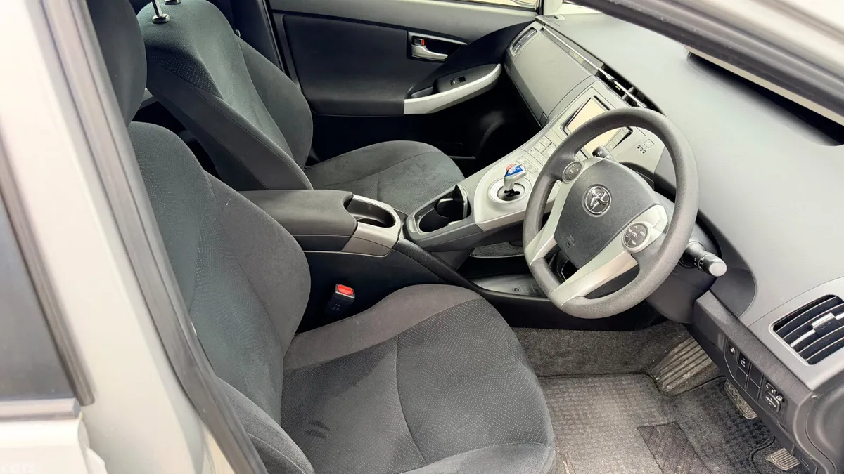 Toyota Prius Hatchback, Petrol Hybrid, 2015, Silver