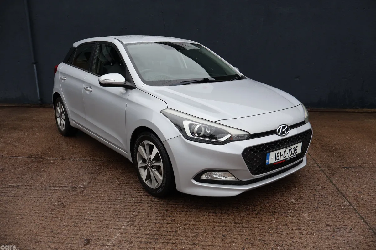 Hyundai i20 Hatchback, Petrol, 2016, Silver